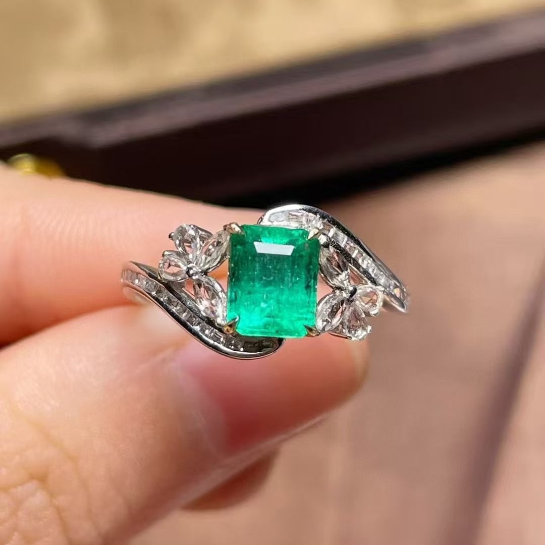 14k Gold 1.1 Ct Vivid Green Natural Emerald & Diamond Ring: Ref:230990352 // gold content:14k gold // ring size:7. 25us // // main gemstone:emerald // shape:octagonal // carat weight:1. 1ct // color:vivid green // treatment:natural // // adjacent gemstone 2 :