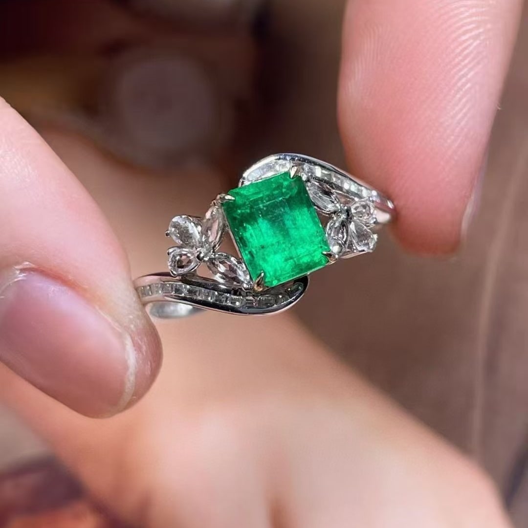 14k Gold 1.1 Ct Vivid Green Natural Emerald & Diamond Ring - 2
