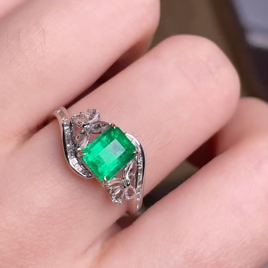 14k Gold 1.1 Ct Vivid Green Natural Emerald & Diamond Ring - 4