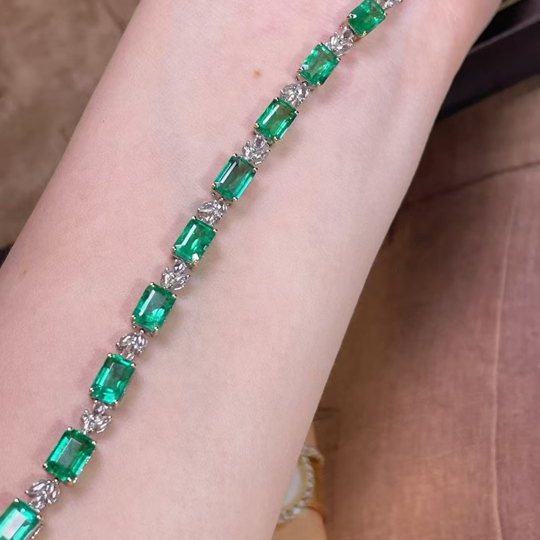 14k Gold 8.5 Ct Vivid Green Natural Emerald & Diamond Bracelet - 2