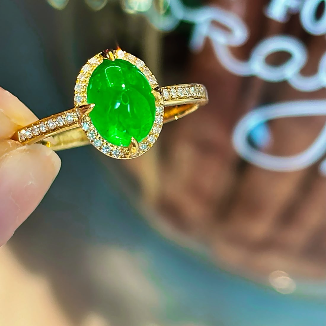14k Gold 1.5 Ct Vivid Green Natural Emerald & Diamond Ring: Ref:230990354 // gold content:14k gold // ring size:7. 25us // // main gemstone:emerald // shape:oval // carat weight:1. 5ct // color:vivid green // treatment:natural // // adjacent gemstone 2 :