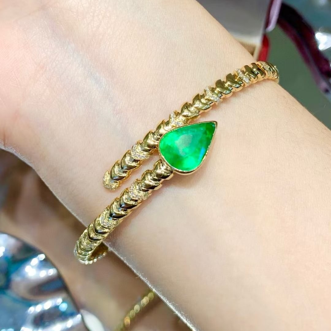 14k Gold 3.2 Ct Vivid Green Natural Emerald & Diamond Bangle - 3