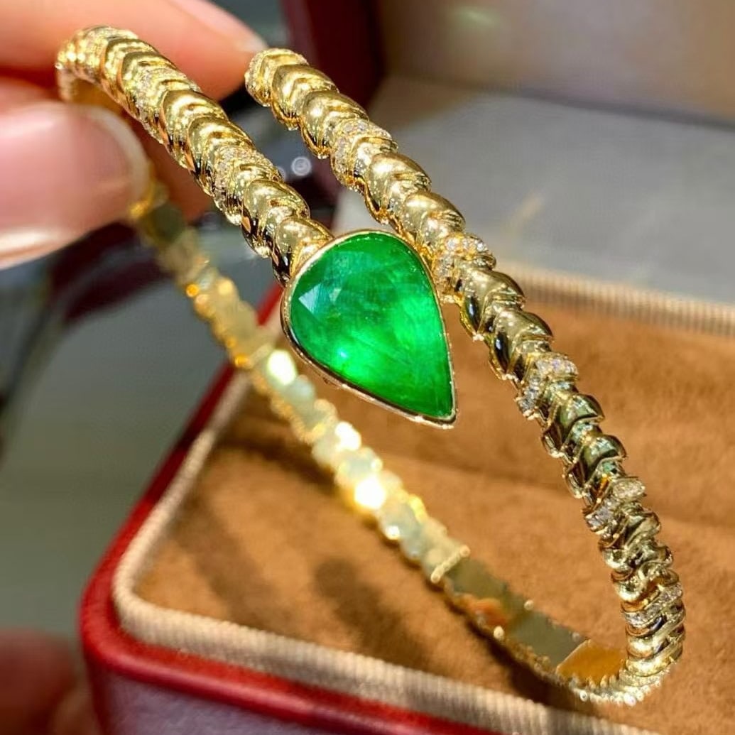 14k Gold 3.2 Ct Vivid Green Natural Emerald & Diamond Bangle - 5