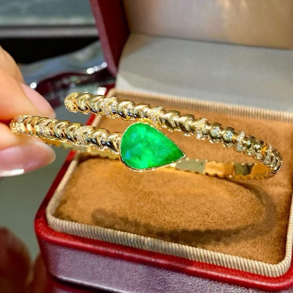 14k Gold 3.2 Ct Vivid Green Natural Emerald & Diamond Bangle - 6