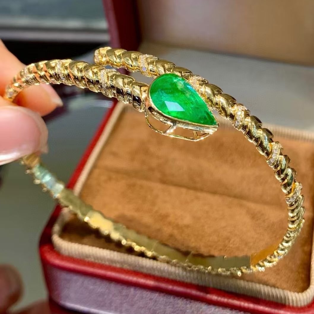 14k Gold 3.2 Ct Vivid Green Natural Emerald & Diamond Bangle - 7