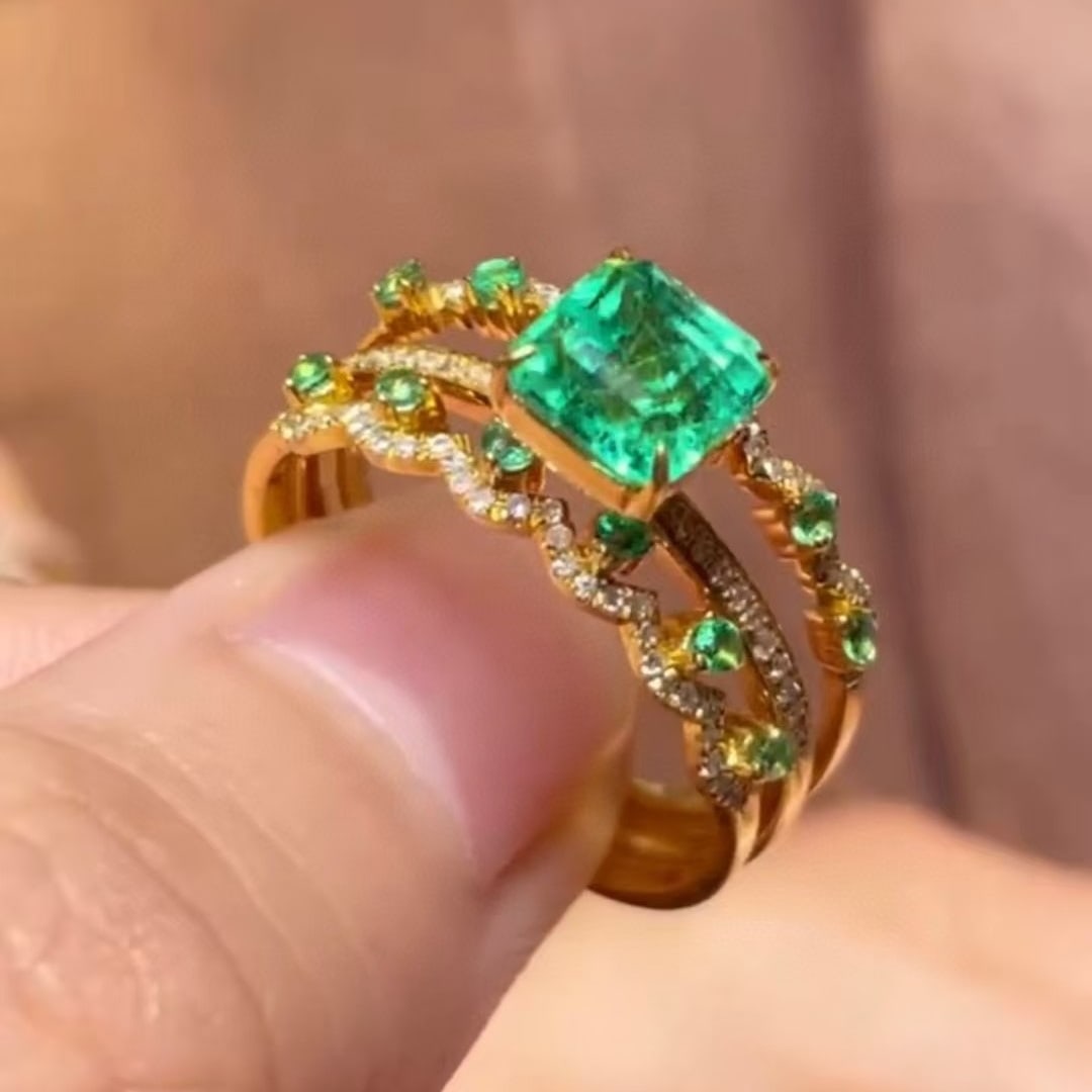 14k Gold 1.5 Ct Vivid Green Natural Emerald & Diamond & Emerald Ring: Ref:230990356 // gold content:14k gold // ring size:7. 25us // // main gemstone:emerald // shape:octagonal // carat weight:1. 5ct // color:vivid green // treatment:natural // // adjacent gemstone 2 :