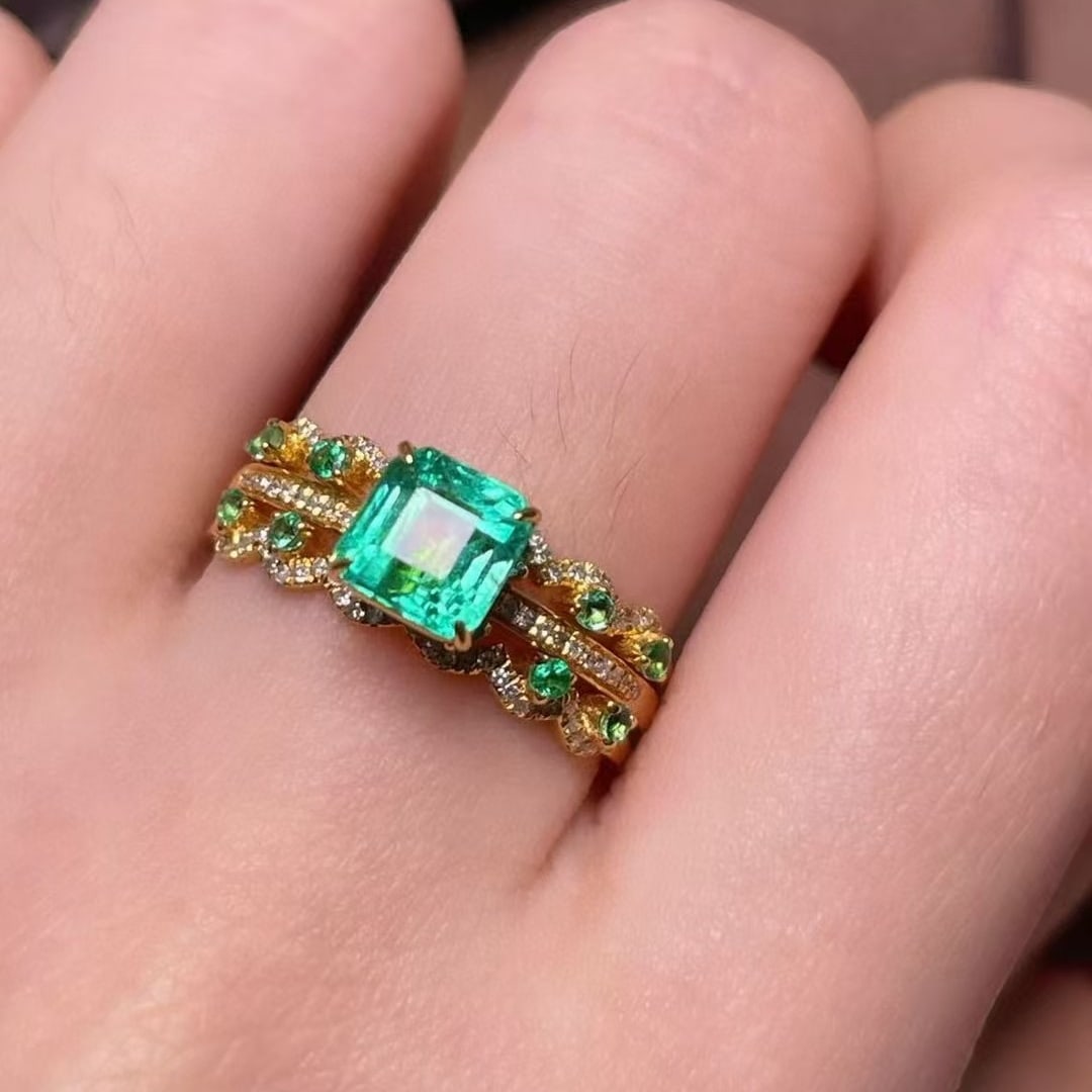 14k Gold 1.5 Ct Vivid Green Natural Emerald & Diamond & Emerald Ring - 4