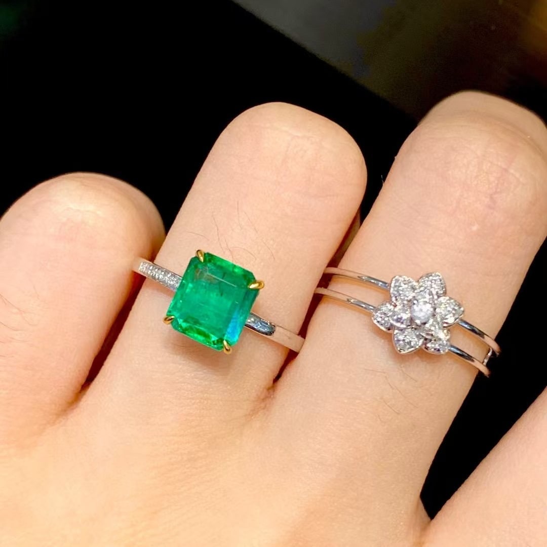 14k Gold 1.9 Ct Vivid Green Natural Emerald & Diamond Ring - 3