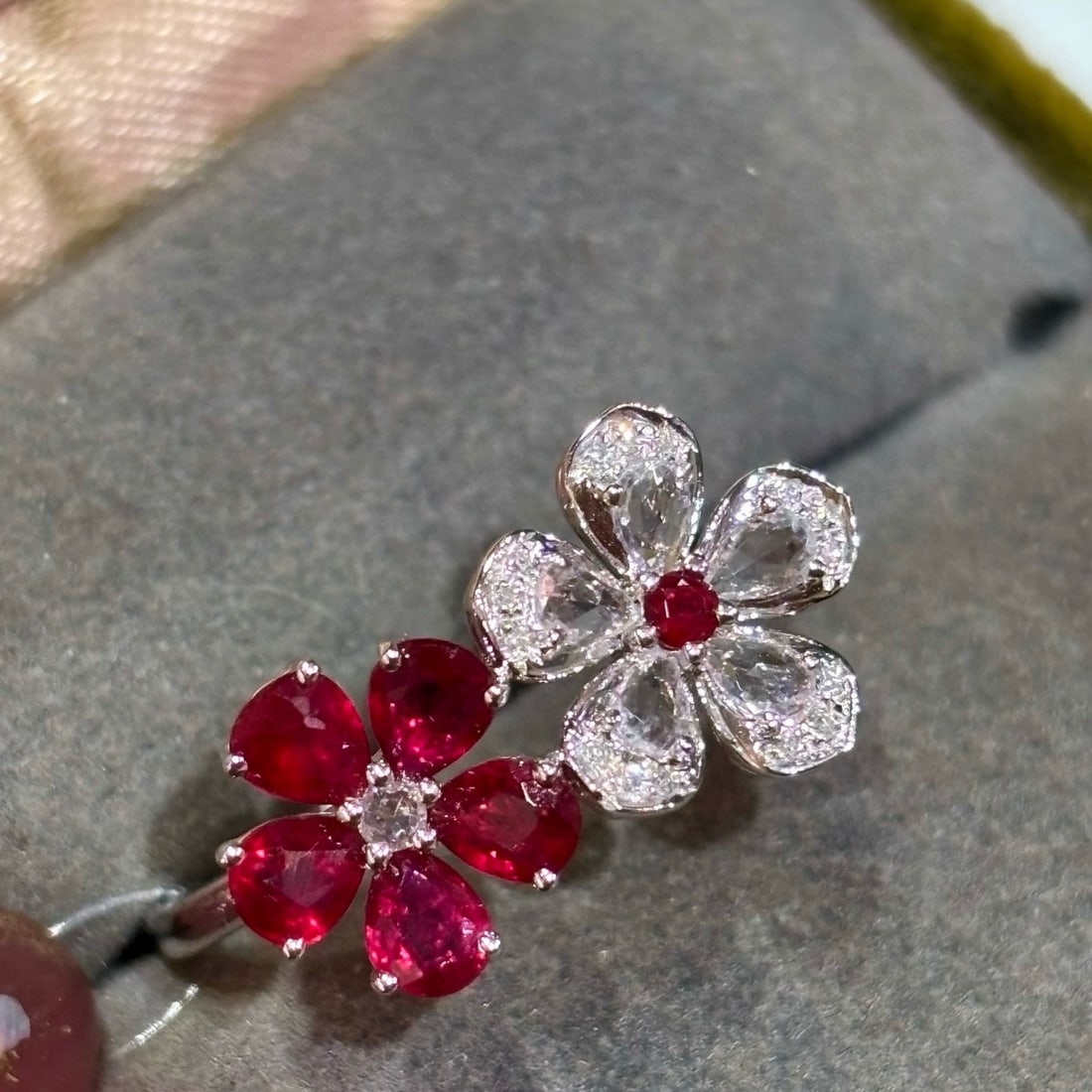 14k Gold 1.1 Ct Natural Ruby & Sapphire & Diamond Ring: Ref:230990377 // gold content:14k gold // ring size:7. 25us // // main gemstone:ruby // shape:pear // carat weight:1. 1ct // color:red // treatment:natural // // adjacent gemstone 2 : sapphire //