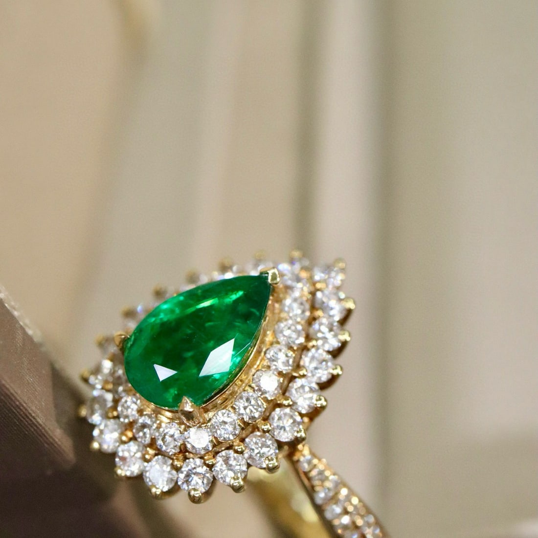 14k Gold 2.37 Ctw Vivid Green Natural Emerald & Diamond Ring - 2