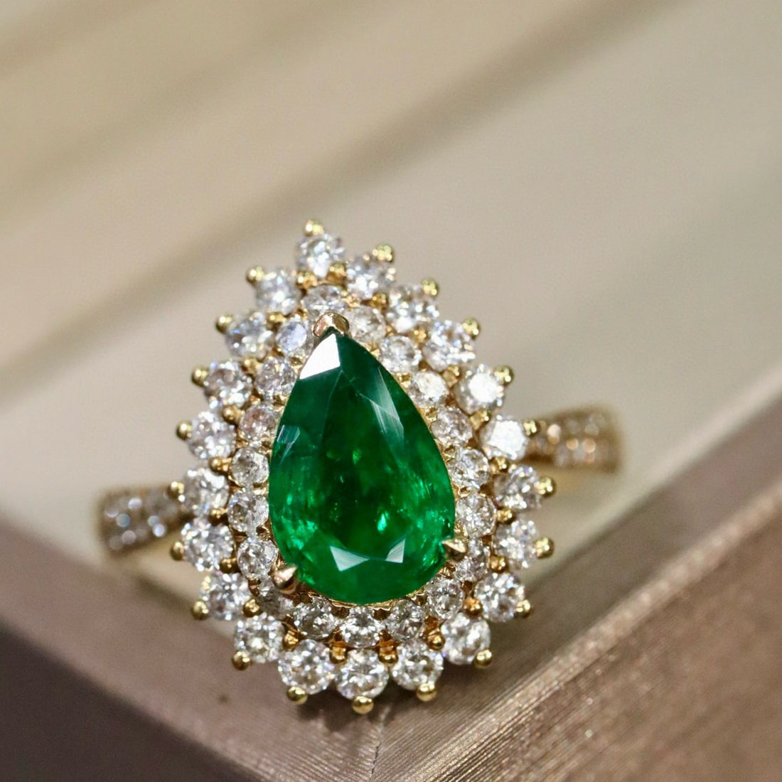 14k Gold 2.37 Ctw Vivid Green Natural Emerald & Diamond Ring - 4