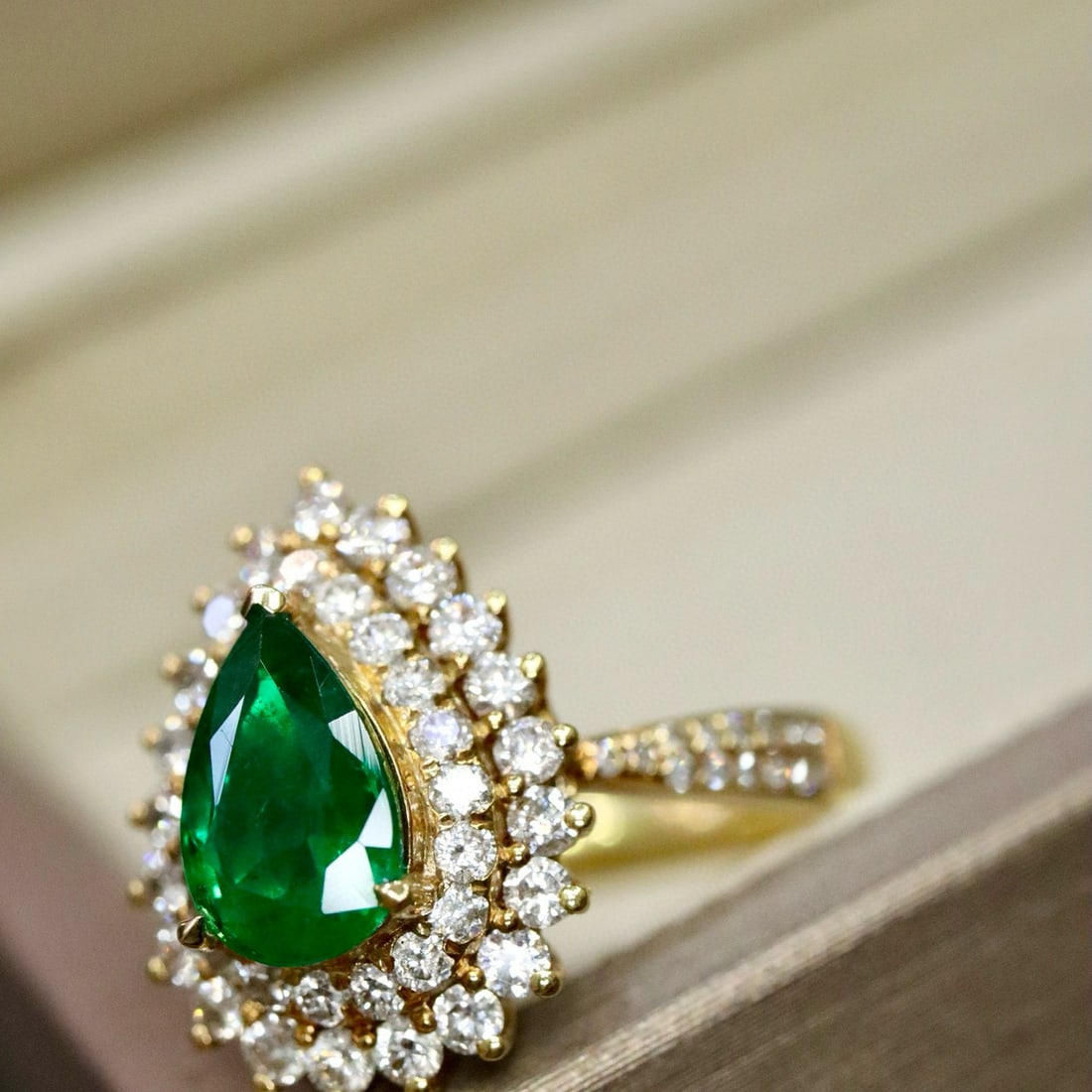 14k Gold 2.37 Ctw Vivid Green Natural Emerald & Diamond Ring - 5