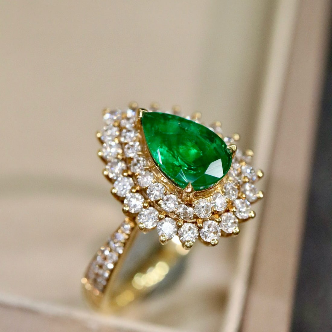14k Gold 2.37 Ctw Vivid Green Natural Emerald & Diamond Ring - 6