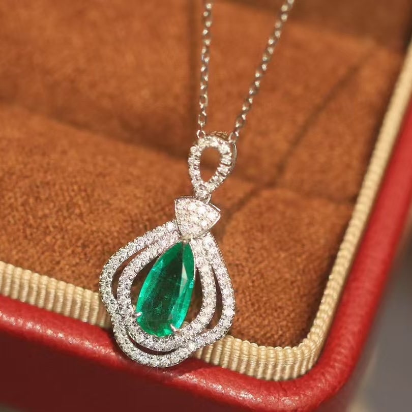 14k Gold 0.78 Ctw Vivid Green Natural Emerald & Diamond Pendant( Without Chain ): Ref:230990395 // gold content:14k gold // main gemstone:emerald // shape:pear // carat weight:0. 53ct // color:vivid green // treatment:natural // // adjacent gemstone 2 : diamond // shape:round // ca
