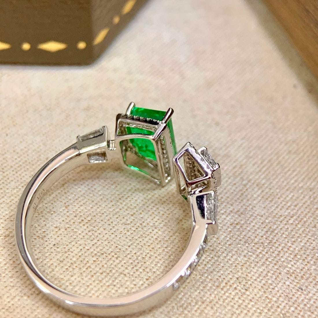 14k Gold 1.73 Ctw Vivid Green Natural Emerald & Diamond Ring - 3