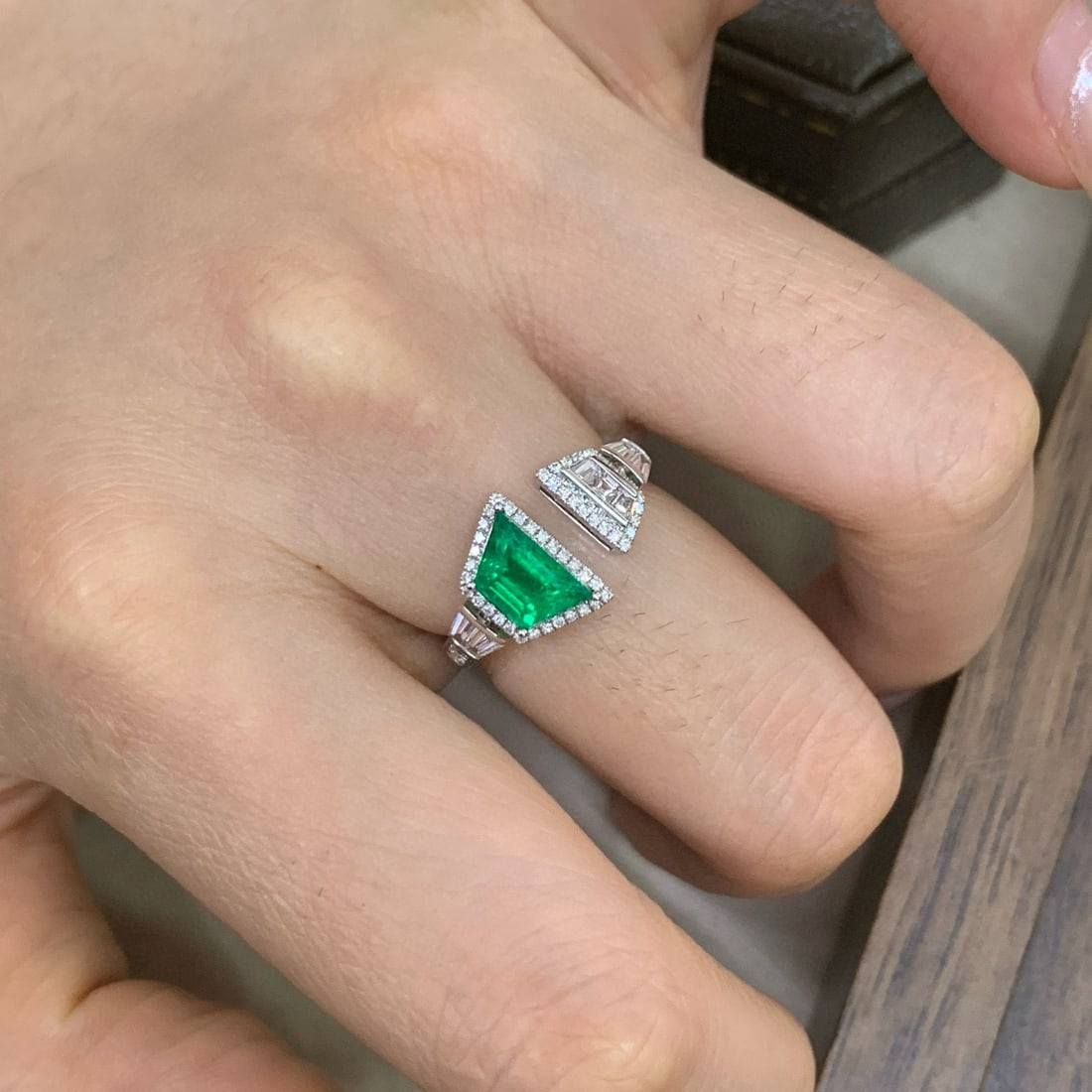 14k Gold 1.73 Ctw Vivid Green Natural Emerald & Diamond Ring - 4
