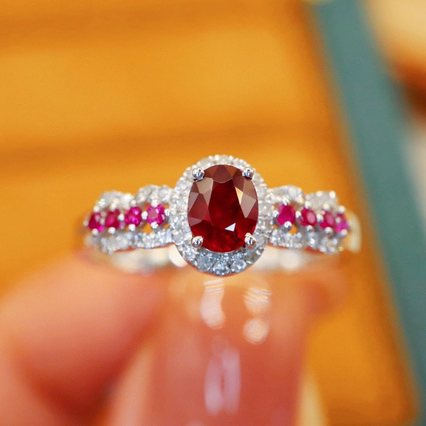 14k Gold 0.76 Ctw Natural Ruby & Ruby Ring: Ref:230990401 // gold content:14k gold // ring size:7. 25us // // main gemstone:ruby // shape:oval // carat weight:0. 55ct // color:red // treatment:natural // // adjacent gemstone 2 : ruby //