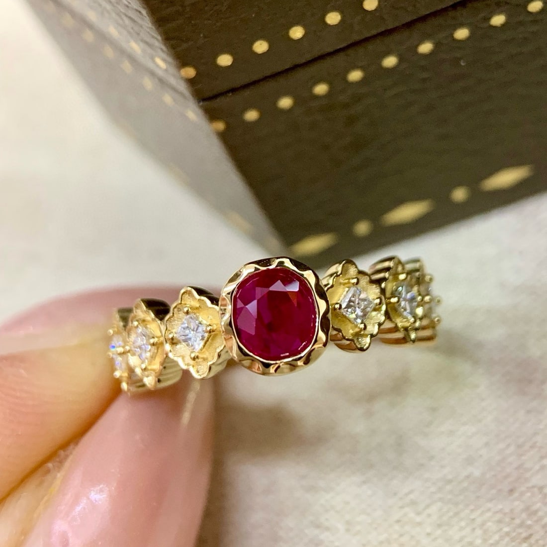 14k Gold 1.21 Ctw Vivid Red Natural Ruby & Diamond Ring: Ref:230990403 // gold content:14k gold // ring size:7. 25us // // main gemstone:ruby // shape:oval // carat weight:1. 01ct // color:vivid red // treatment:natural // // adjacent gemstone 2 : diamond