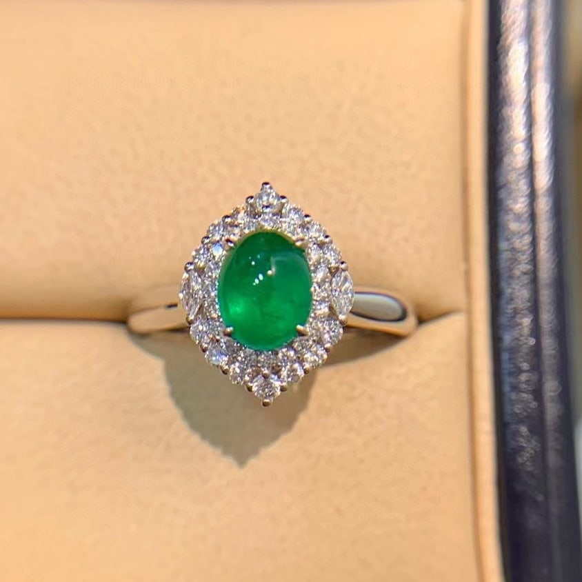14k Gold 1.51 Ctw Vivid Green Natural Emerald & Diamond Ring: Ref:230990407 // gold content:14k gold // ring size:7. 25us // // main gemstone:emerald // shape:oval // carat weight:1. 15ct // color:vivid green // treatment:natural // // adjacent gemstone 2 : diam
