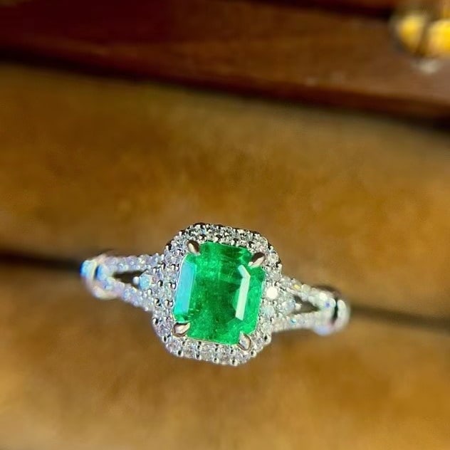 14k Gold 1.02 Ctw Vivid Green Natural Emerald & Diamond Ring: Ref:230990408 // gold content:14k gold // ring size:7. 25us // // main gemstone:emerald // shape:octagonal // carat weight:0. 80ct // color:vivid green // treatment:natural // // adjacent gemstone 2