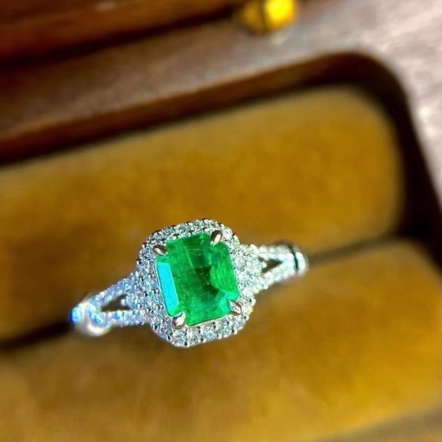 14k Gold 1.02 Ctw Vivid Green Natural Emerald & Diamond Ring - 4