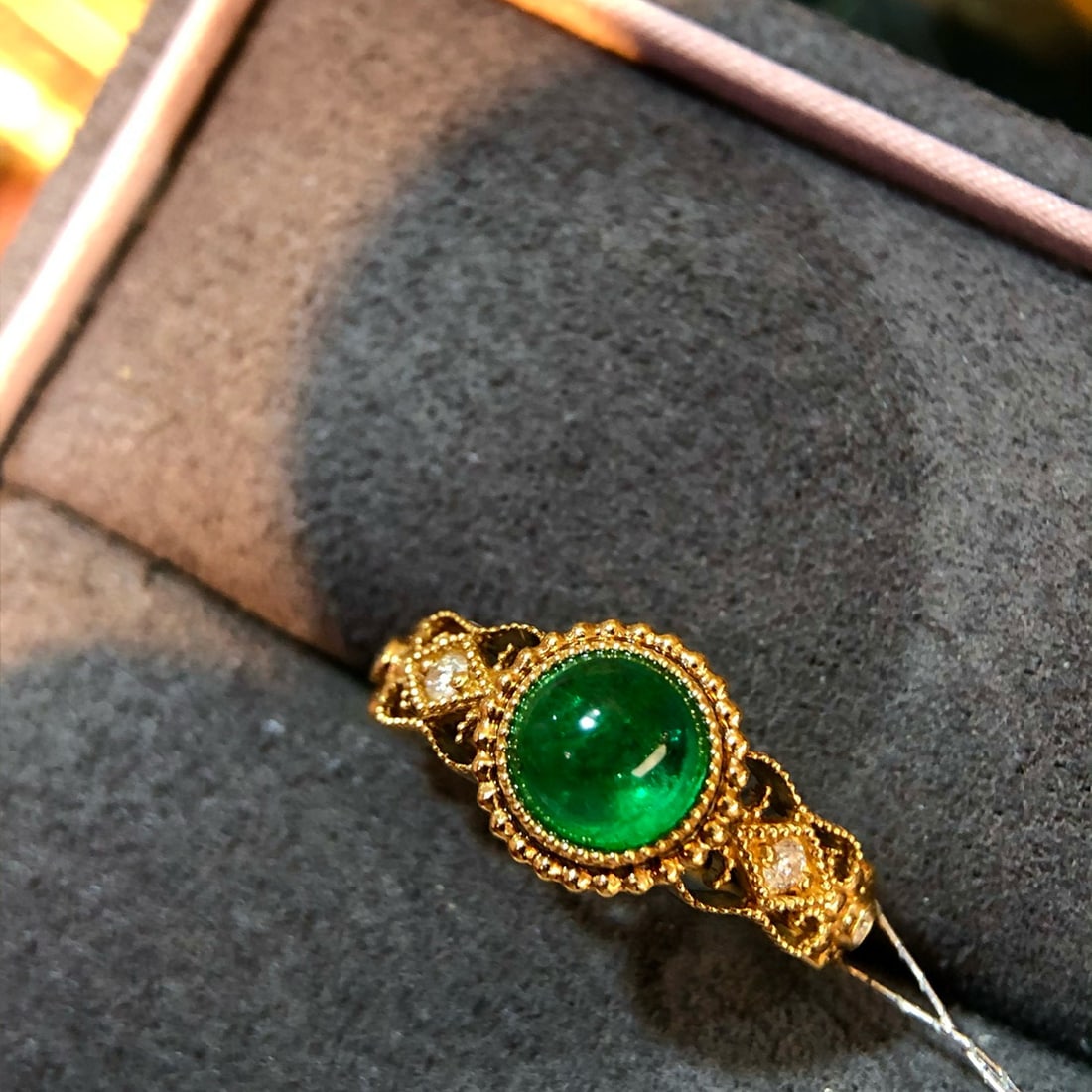 14k Gold 1.15 Ct Vivid Green Natural Emerald & Diamond Ring: Ref:230990409 // gold content:14k gold // ring size:7. 25us // // main gemstone:emerald // shape:round // carat weight:1. 15ct // color:vivid green // treatment:natural // cut grade:g // // adjacent