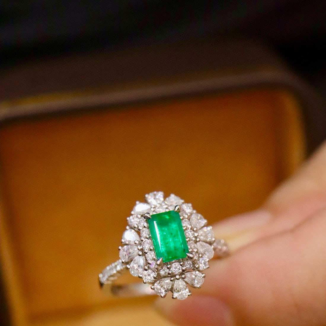 14k Gold 1.74 Ctw Natural Emerald & Diamond Ring: Ref:230990411 // gold content:14k gold // ring size:7. 25us // // main gemstone:emerald // shape:octagonal // carat weight:0. 85ct // color:green // treatment:natural // // adjacent gemstone 2 : diamo