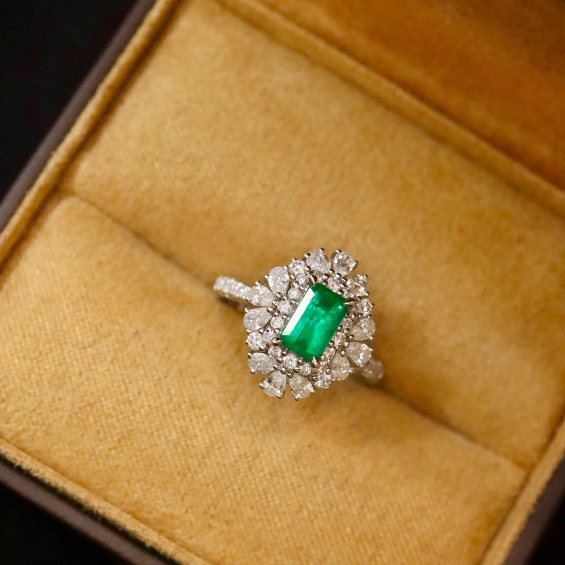 14k Gold 1.74 Ctw Natural Emerald & Diamond Ring - 4