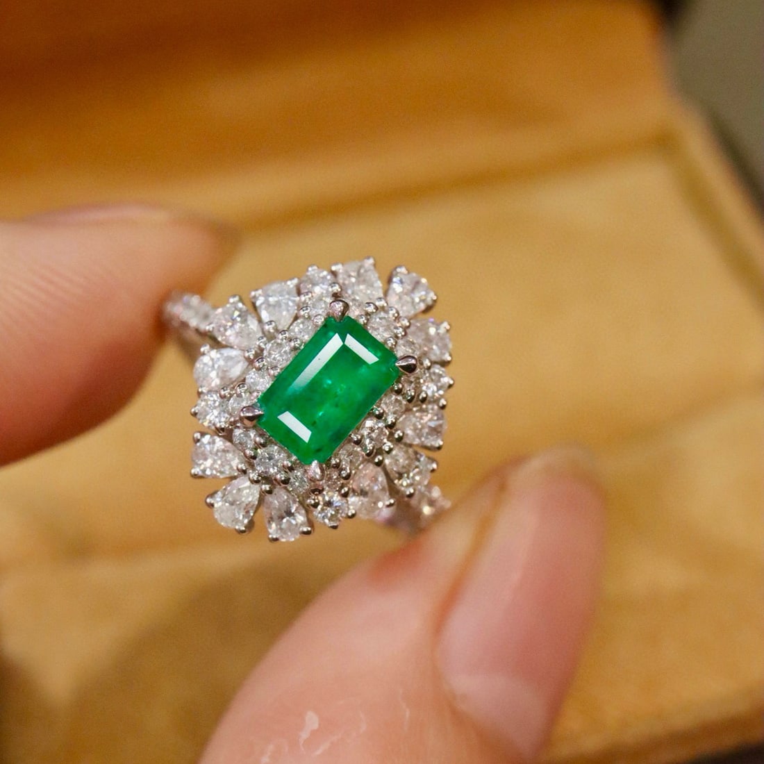 14k Gold 1.74 Ctw Natural Emerald & Diamond Ring - 5