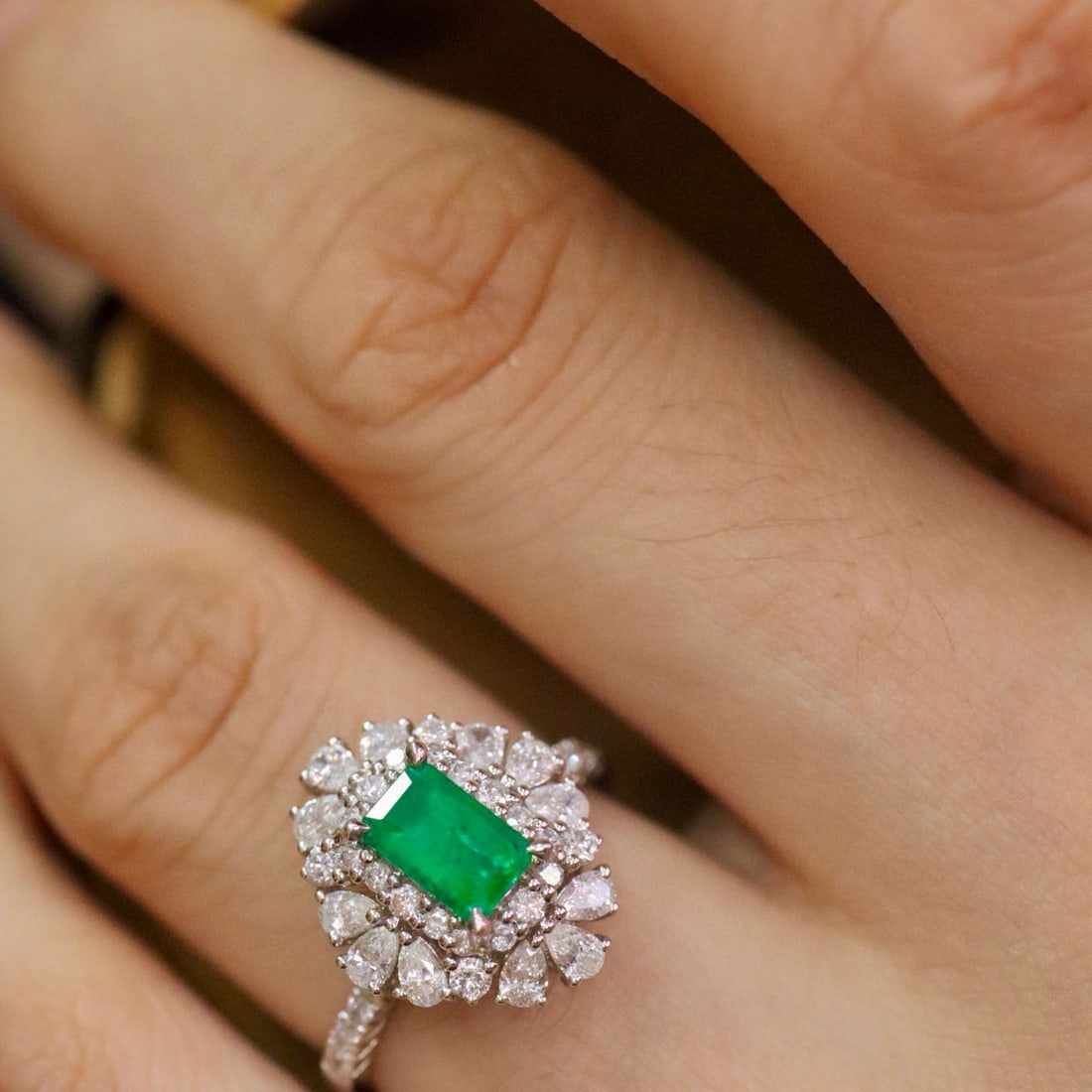 14k Gold 1.74 Ctw Natural Emerald & Diamond Ring - 6