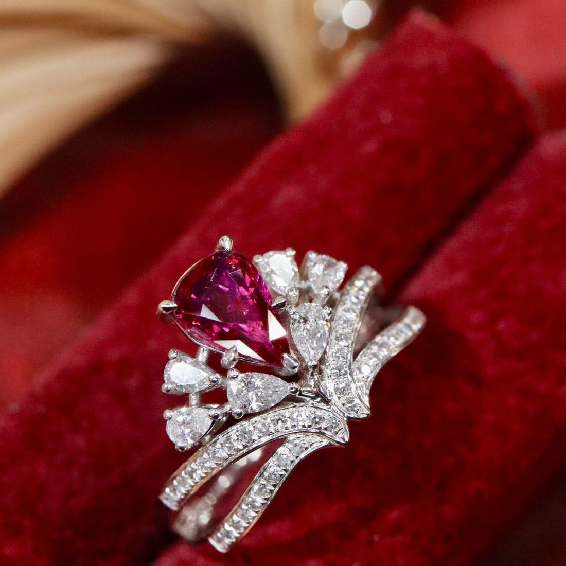 14k Gold 1.18 Ctw Natural Ruby & Diamond Ring: Ref:230990415 // gold content:14k gold // ring size:7. 25us // // main gemstone:ruby // shape:pear // carat weight:1. 01ct // color:red // treatment:natural // // adjacent gemstone 2 : diamond //