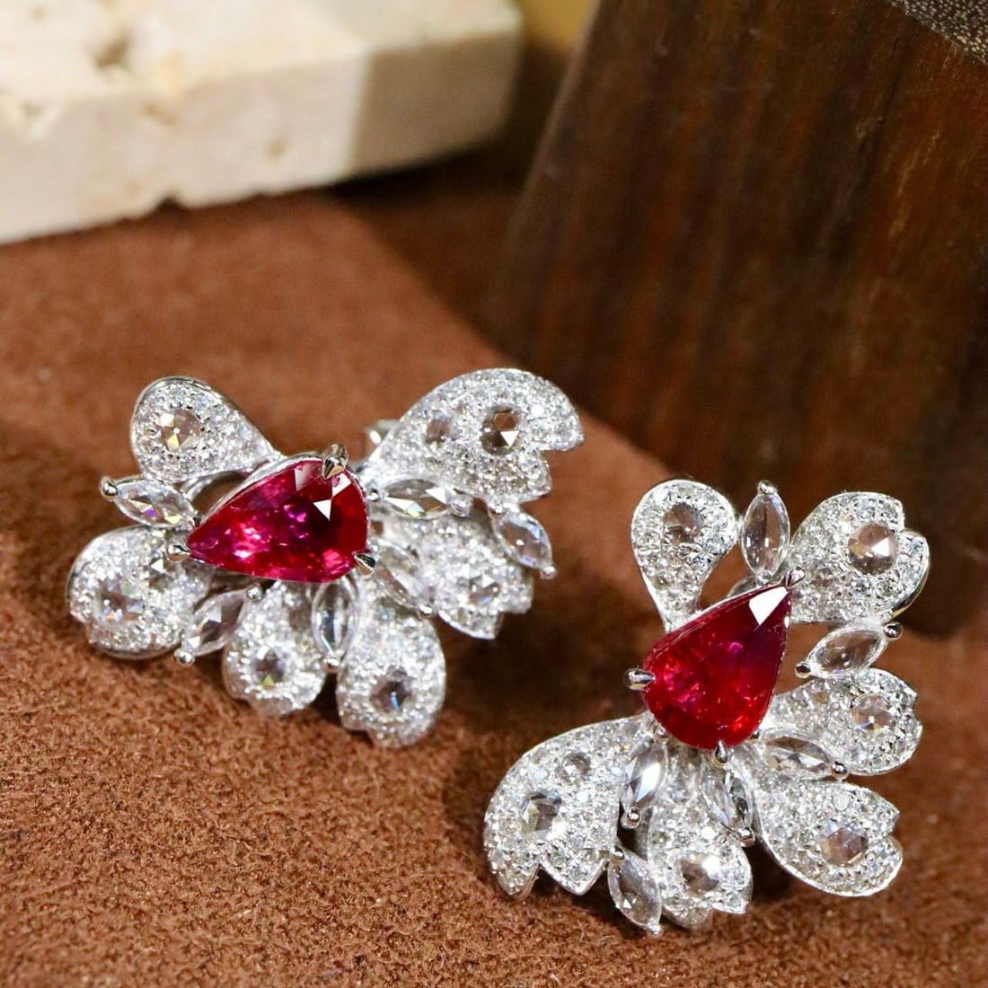 14k Gold 3.50 Ctw Natural Ruby & Diamond Earrings: Ref:230990416 // gold content:14k gold // main gemstone:ruby // shape:pear // carat weight:2. 04ct // color:red // treatment:natural // // adjacent gemstone 2 : diamond // shape:multiply // carat weig