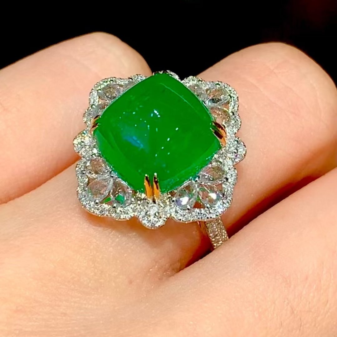 14k Gold 6.95 Ct Vivid Green Natural Emerald & Diamond & Sapphire Ring - 2