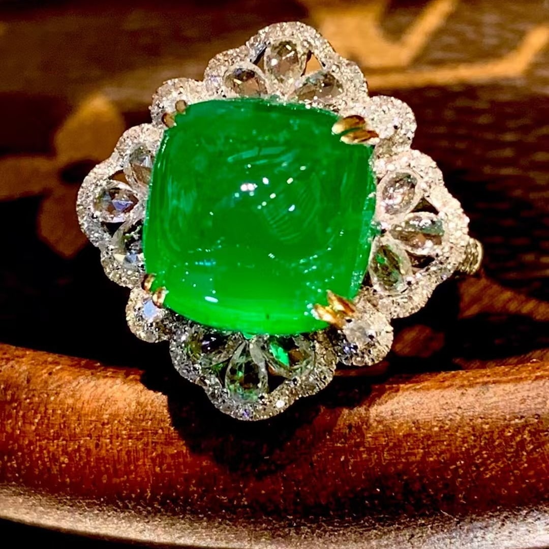 14k Gold 6.95 Ct Vivid Green Natural Emerald & Diamond & Sapphire Ring - 5