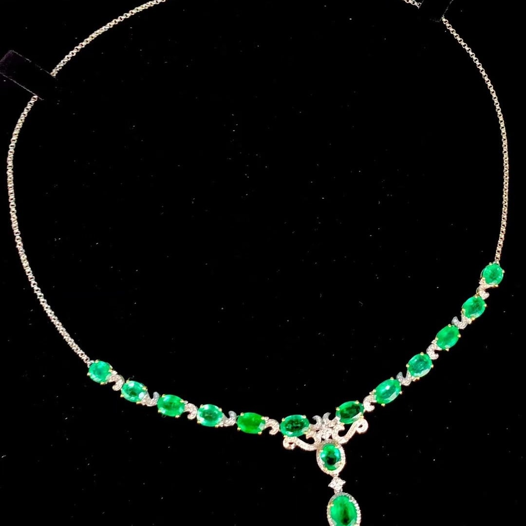 14k Gold 10 Ct Vivid Green Natural Emerald & Diamond Necklace - 2