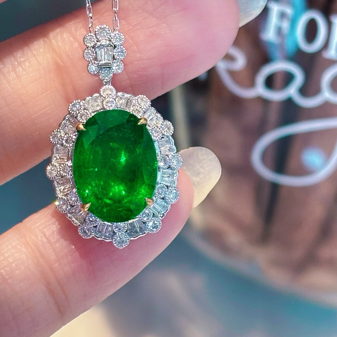14k Gold 3.7 Ct Vivid Green Natural Emerald & Diamond Pendant( Without Chain ): Ref:230990422 // gold content:14k gold // main gemstone:emerald // shape:oval // carat weight:3. 7ct // color:vivid green // treatment:natural // // adjacent gemstone 2 : diamond // shape:multiply // 