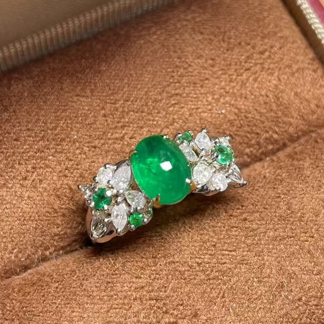 14k Gold 1.87 Ctw Vivid Green Natural Emerald & Diamond Ring: Ref:230990423 // gold content:14k gold // ring size:7. 25us // // main gemstone:emerald // shape:oval // carat weight:1. 32ct // color:vivid green // treatment:natural // // adjacent gemstone 2 : diam