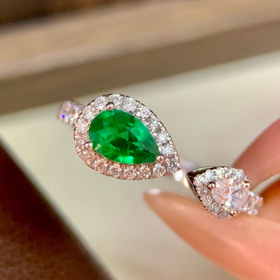 14k Gold 0.59 Ctw Vivid Green Natural Emerald & Diamond Ring: Ref:230990424 // gold content:14k gold // ring size:7. 25us // // main gemstone:emerald // shape:pear // carat weight:0. 29ct // color:vivid green // treatment:natural // // adjacent gemstone 2 :