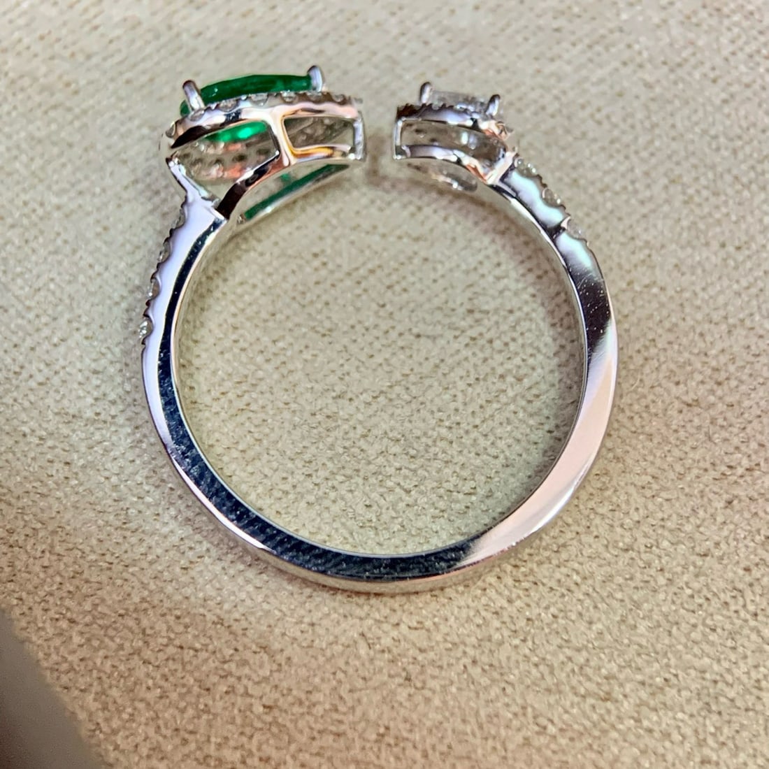 14k Gold 0.59 Ctw Vivid Green Natural Emerald & Diamond Ring - 2