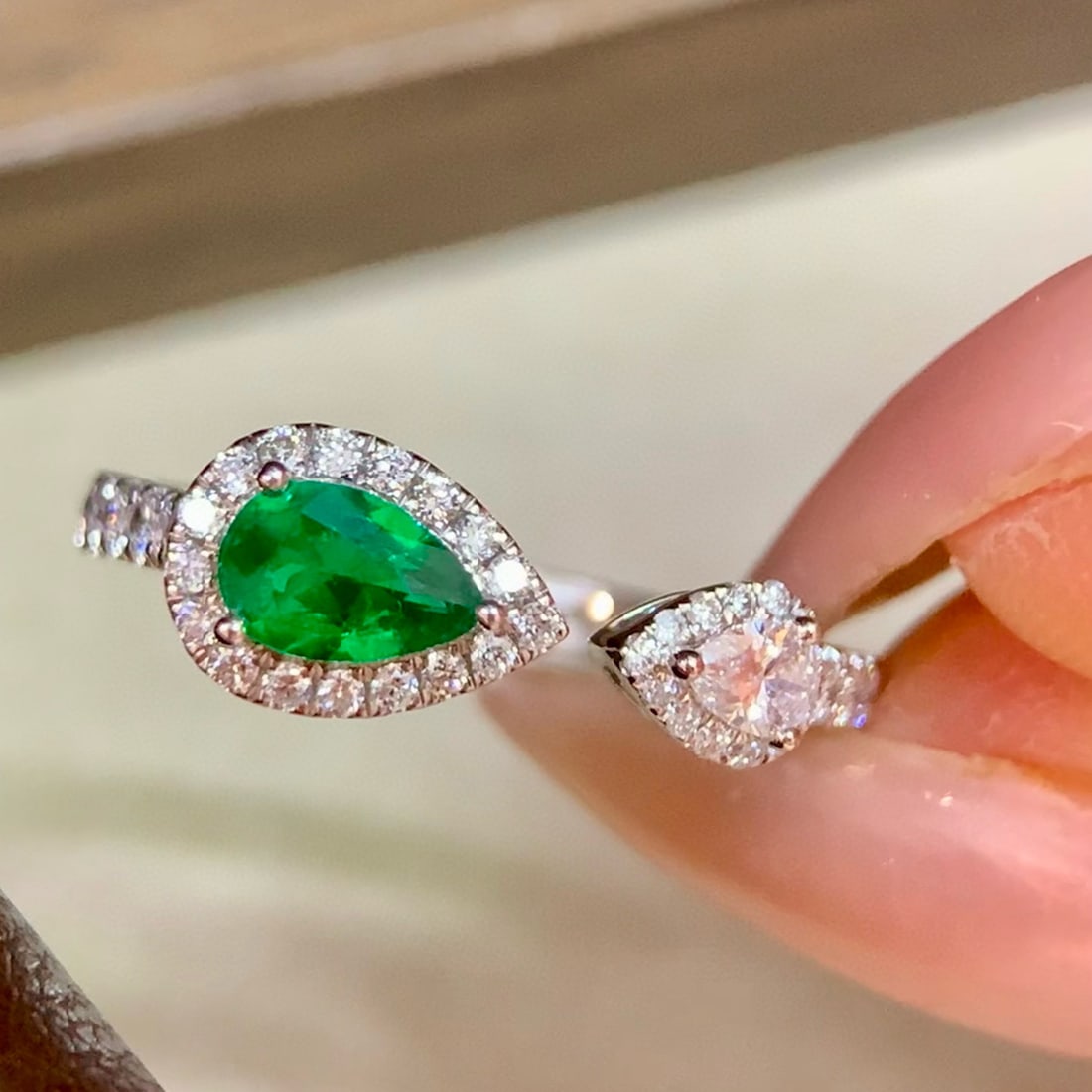 14k Gold 0.59 Ctw Vivid Green Natural Emerald & Diamond Ring - 3