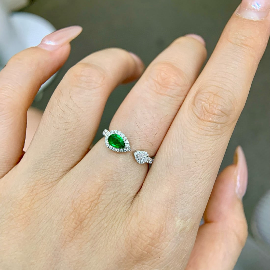 14k Gold 0.59 Ctw Vivid Green Natural Emerald & Diamond Ring - 5