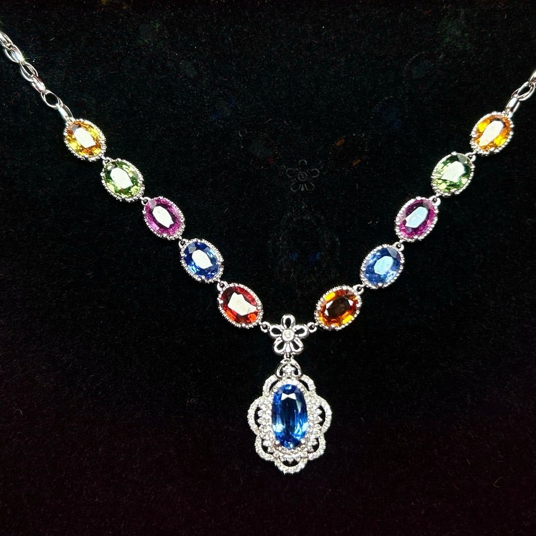 14k Gold 10.1 Ct Natural Sapphire & Diamond Necklace: Ref:230990432 // gold content:14k gold // main gemstone:sapphire // shape:oval // carat weight:10. 1ct // color:color // treatment:natural // // adjacent gemstone 2 : diamond // number of stones:101