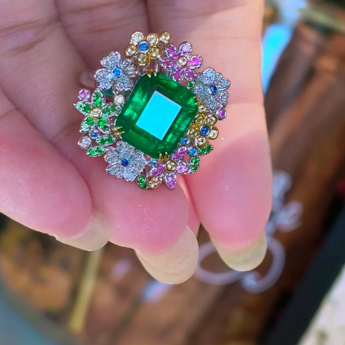 14k Gold 4.08 Ct Vivid Green Natural Emerald & Diamond & Sapphire & Tsavorite Ring - 4