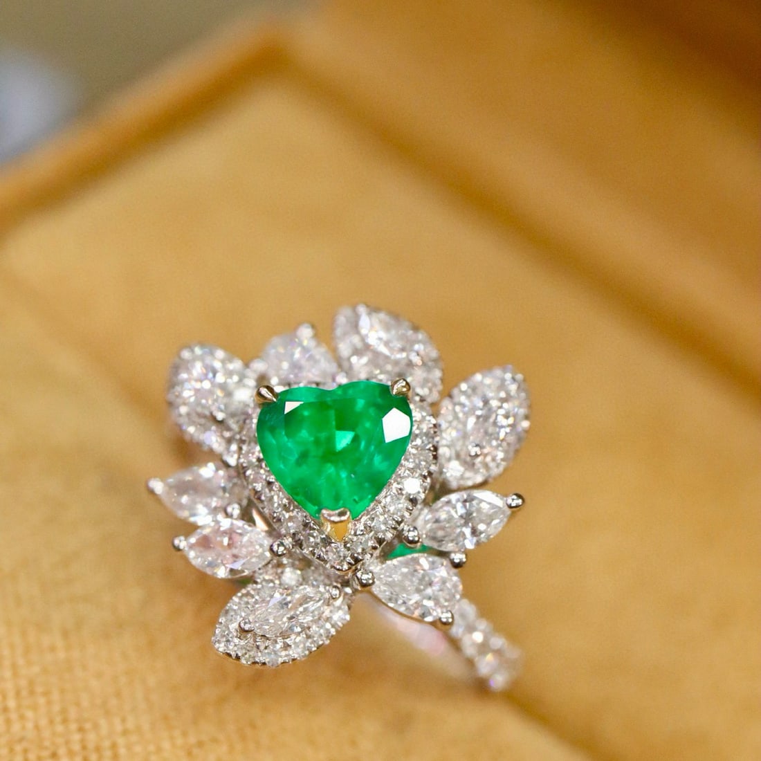 14k Gold 1.63 Ctw Vivid Green Natural Emerald & Diamond Ring: Ref:230990436 // gold content:14k gold // ring size:7. 25us // // main gemstone:emerald // shape:heart // carat weight:0. 66ct // color:vivid green // treatment:natural // // adjacent gemstone 2 :