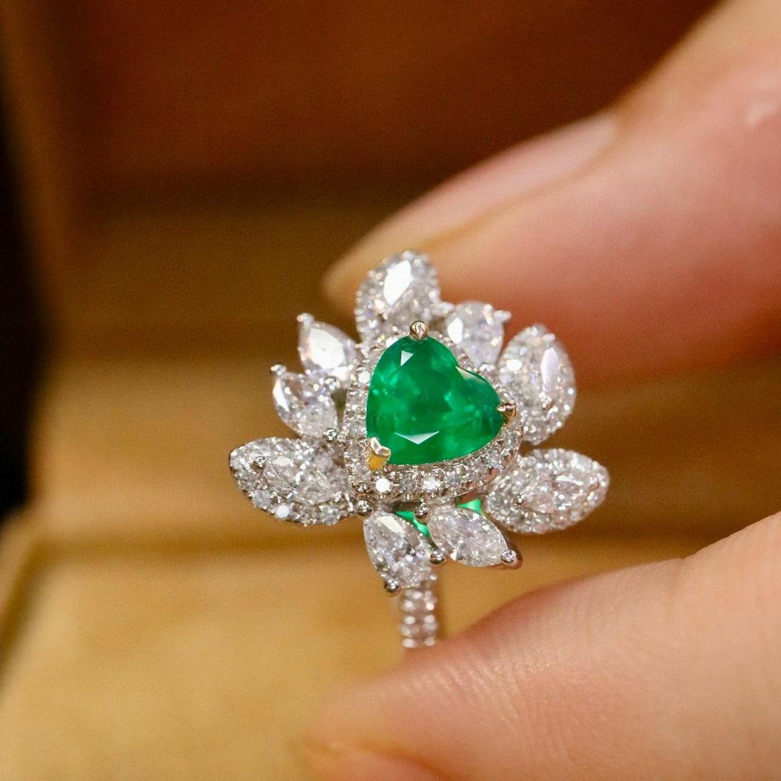 14k Gold 1.63 Ctw Vivid Green Natural Emerald & Diamond Ring - 2