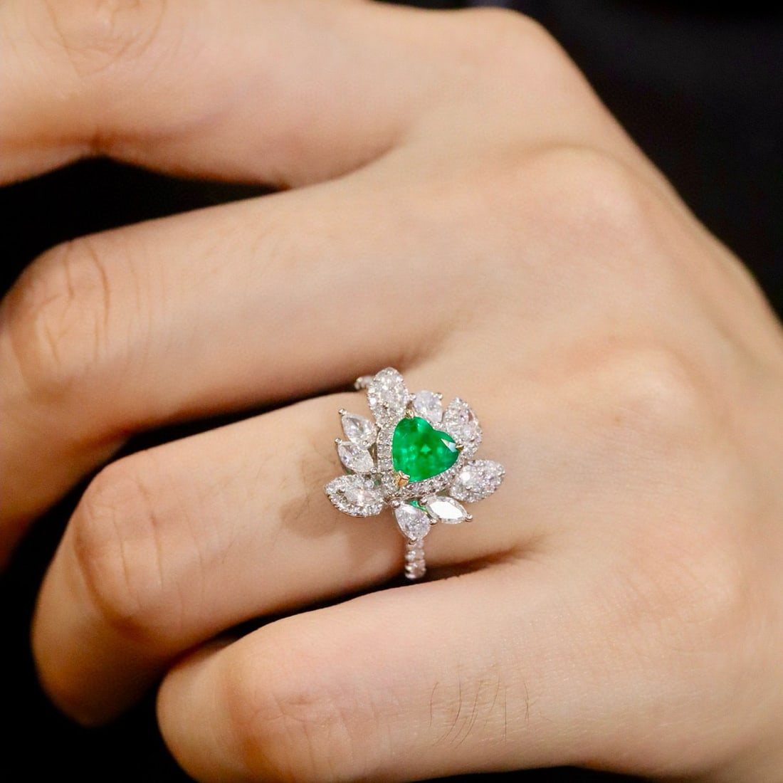 14k Gold 1.63 Ctw Vivid Green Natural Emerald & Diamond Ring - 5