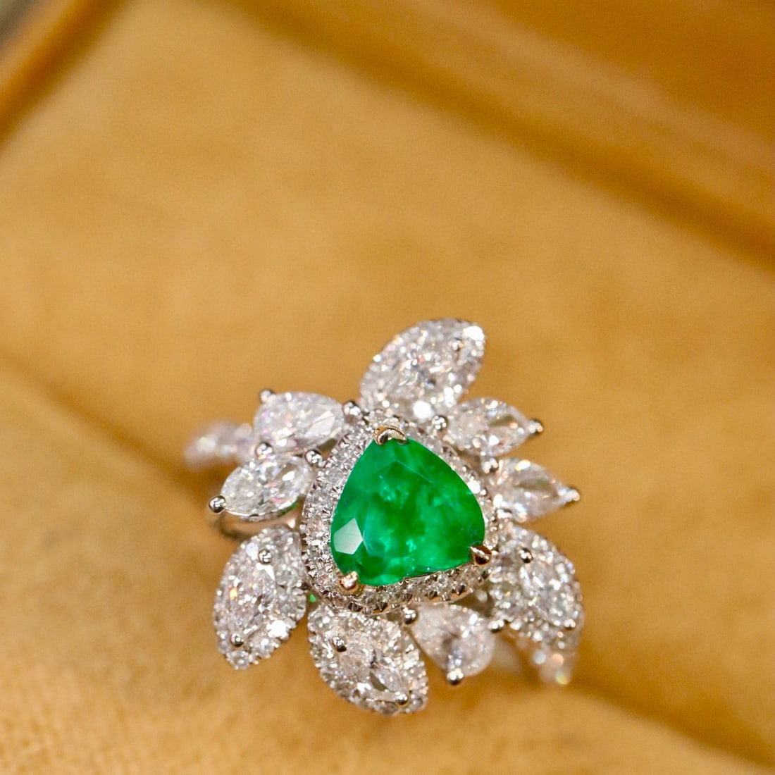 14k Gold 1.63 Ctw Vivid Green Natural Emerald & Diamond Ring - 6