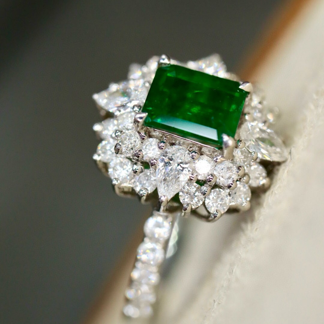 14k Gold 2.07 Ctw Vivid Green Natural Emerald & Diamond Ring - 2