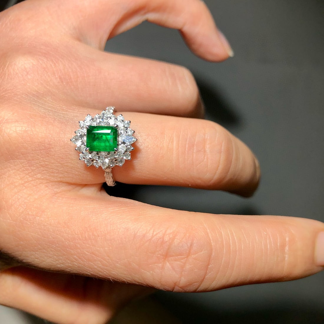 14k Gold 2.07 Ctw Vivid Green Natural Emerald & Diamond Ring - 3