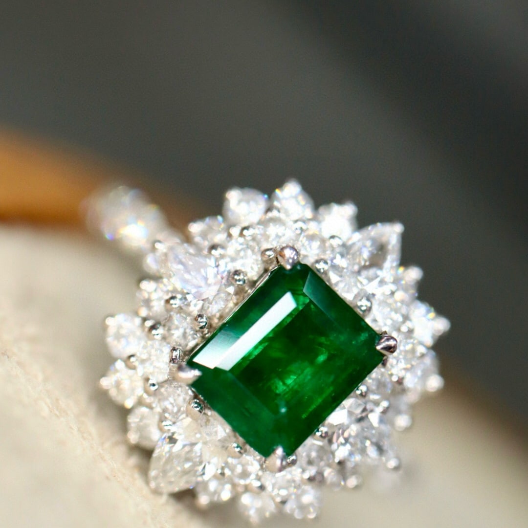 14k Gold 2.07 Ctw Vivid Green Natural Emerald & Diamond Ring - 4